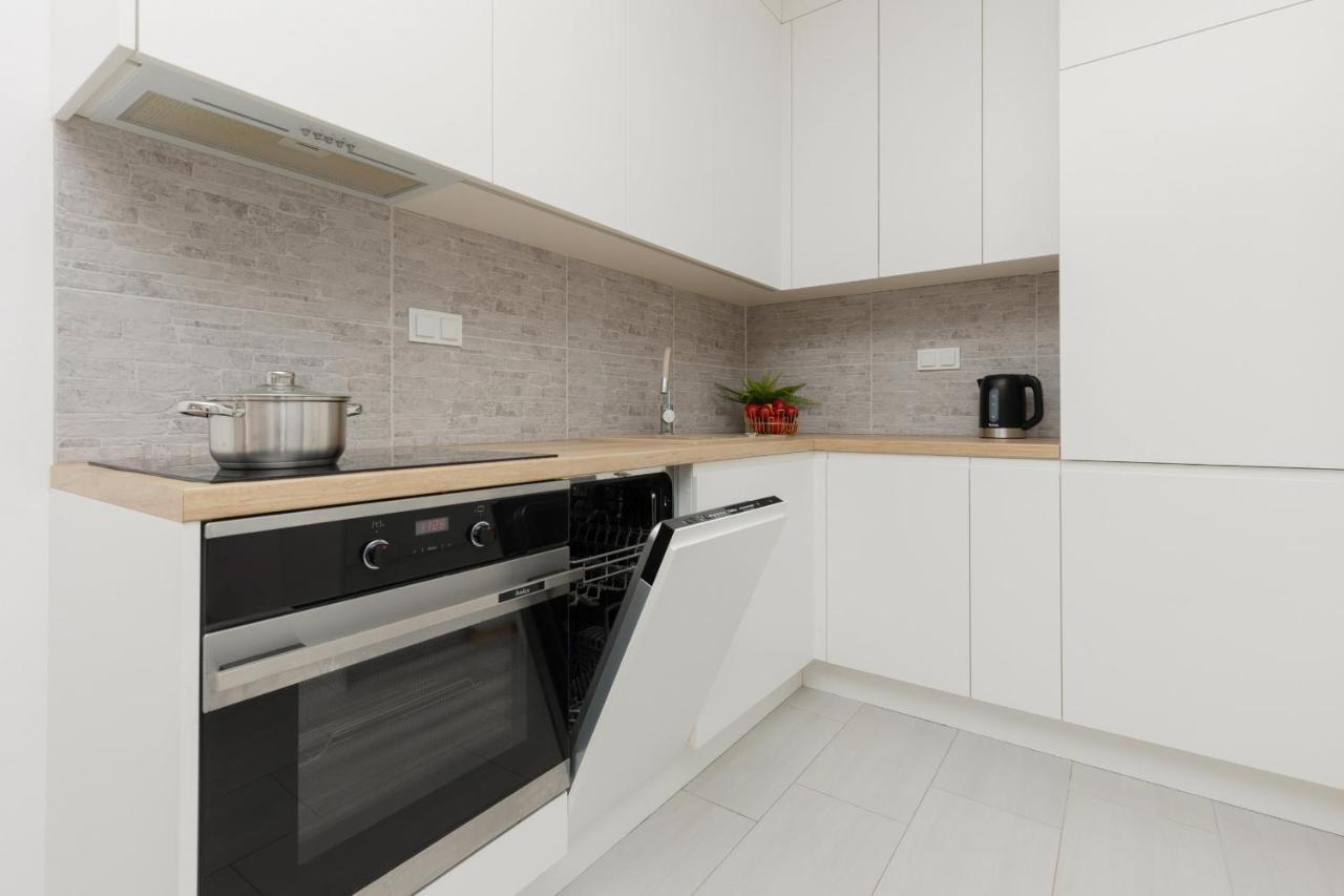 Warsaw Ulrychow Apartment With Parking By Renters Exterior photo