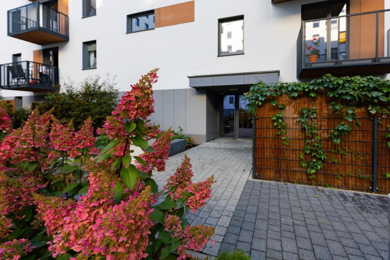 Warsaw Ulrychow Apartment With Parking By Renters Exterior photo